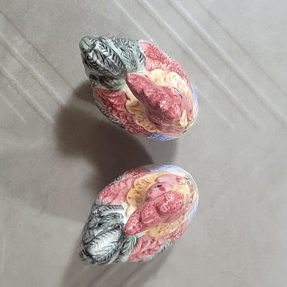 Preferred Stock Rooster & Hen Salt & Pepper Shakers - Picture 6 of 6